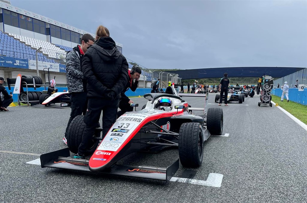 Mikkel Gaarde Pedersen og hans konkurrenter måtte have regnvejrsdækkene i brug på Jerez-banen.
(Foto: Mikkel Gaarde Pedersen - Presse)